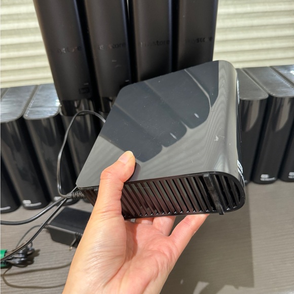 Western Digital WD 14TB Elements or Easystore Desktop External Hard Drive - Picture 5 of 13